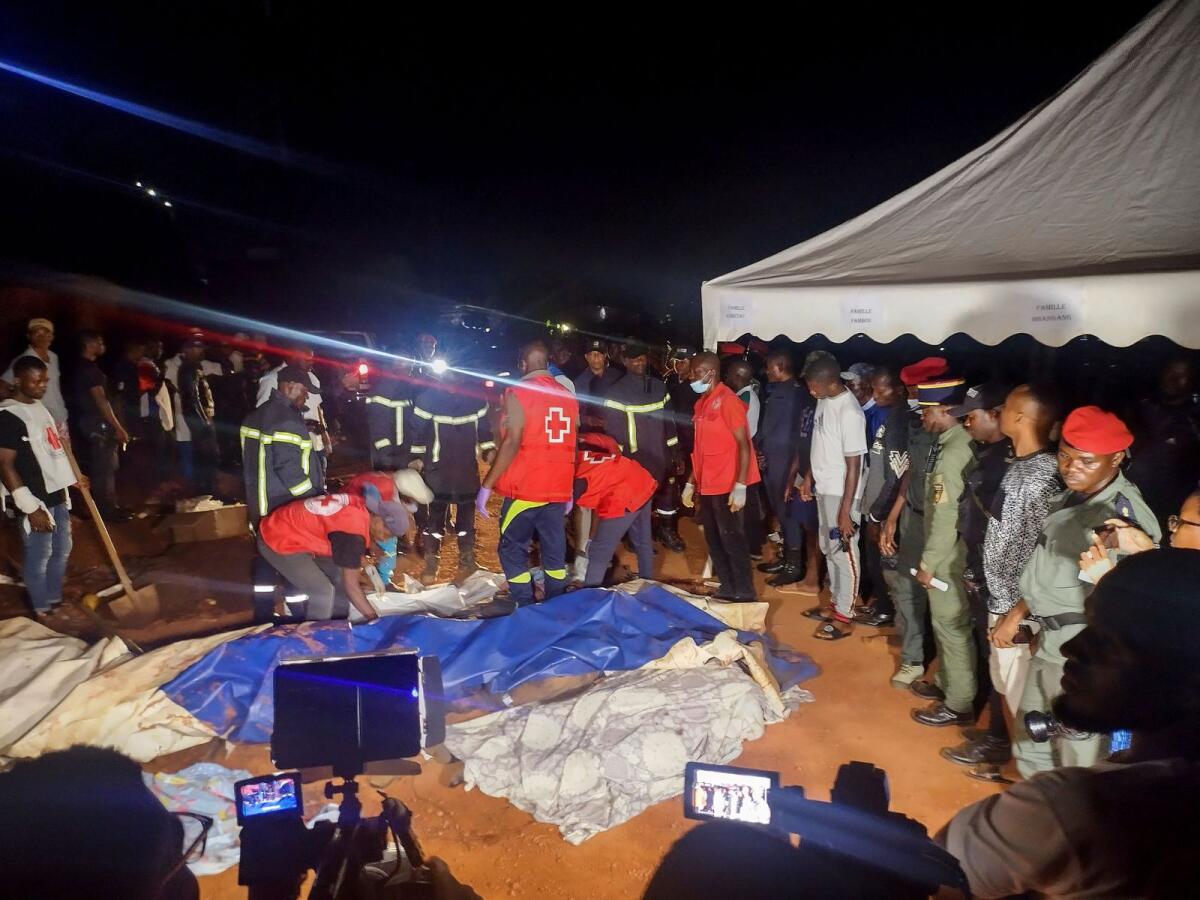 Rescuers prepare to carry a body after a landslide, which killed people who were attending a funeral, the governor of Cameroon's Centre Region said, in Yaounde, Cameroon November 27, 2022. (Photo: Reuters)