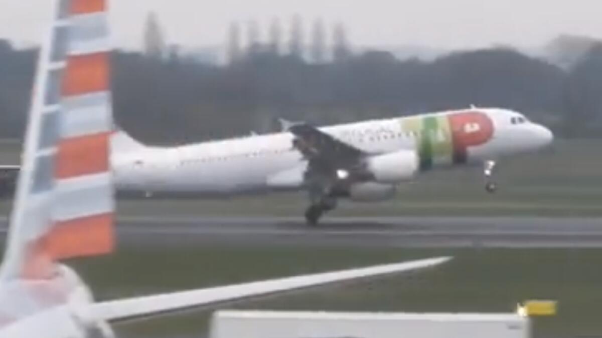 Video: Pilot struggles to land as dangerously strong winds rock plane 