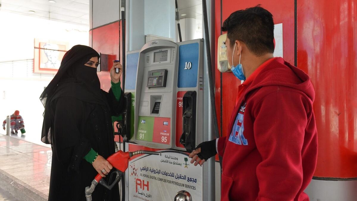 Video: Saudi woman starts working at a gas station