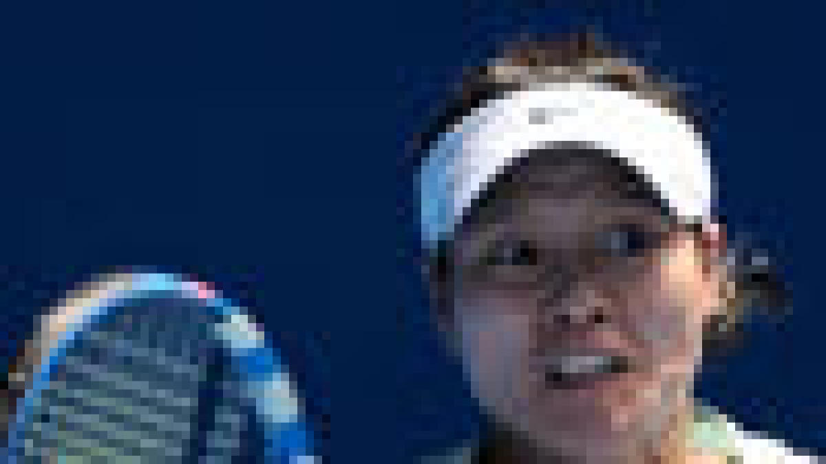 Li upsets Wozniacki to set up Clijsters final