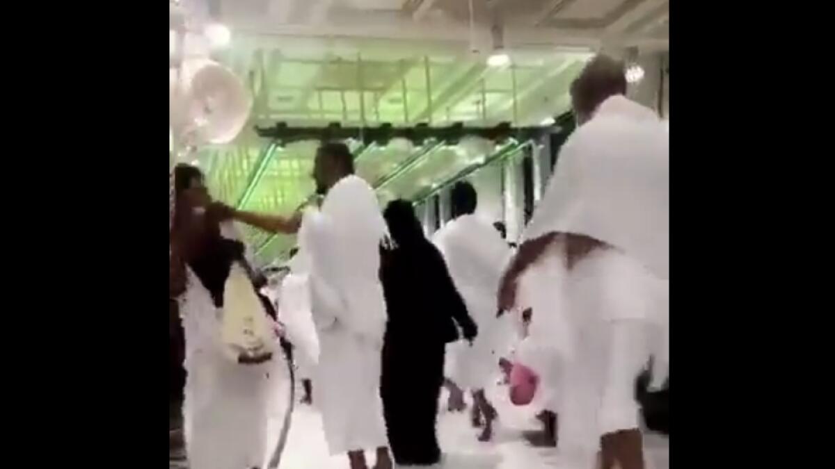 Video: Man slapped at Makkahs Grand Mosque