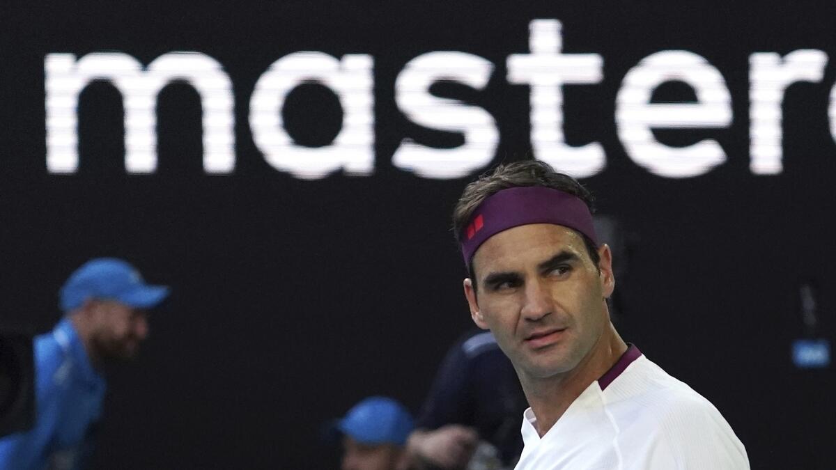 Federer faces Djokovic in semis