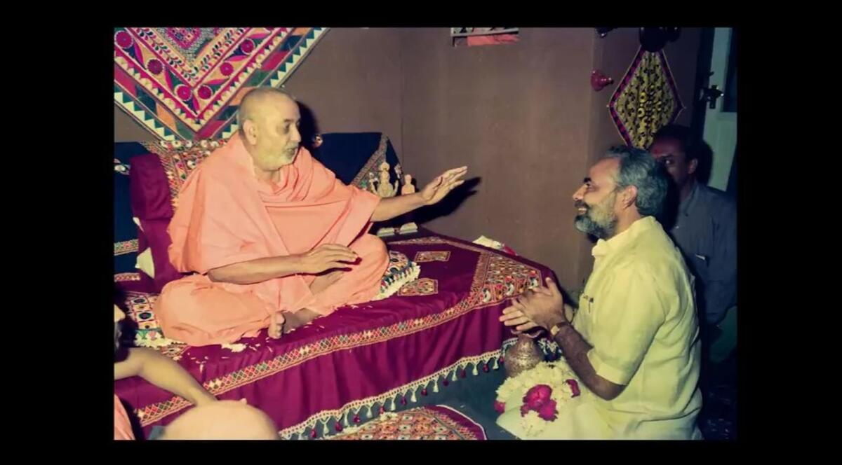 Pramukh Swami Maharaj with Narendra Modi