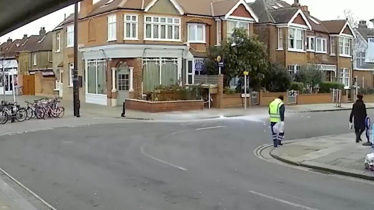  Video: Ice block from sky almost hits street cleaner