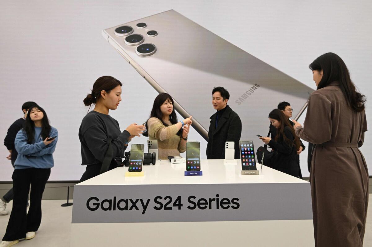 Samsung Galaxy S24 series smartphones displayed. Photo: AFP