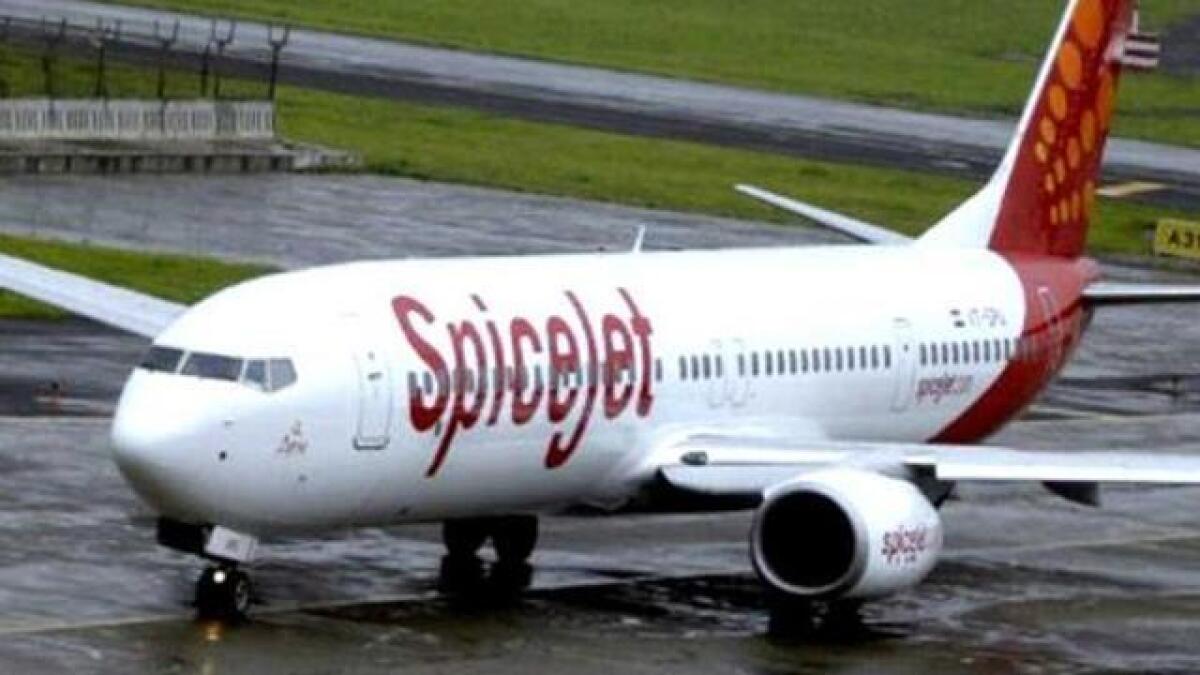 SpiceJet  staff held for smuggling gold on flight from Dubai