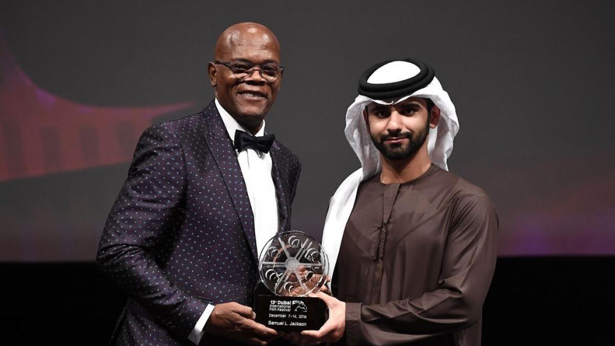 Samuel L. Jackson receives the Lifetime Achievement award from Sheikh Mansoor bin Mohammed bin Rashid Al Maktoum