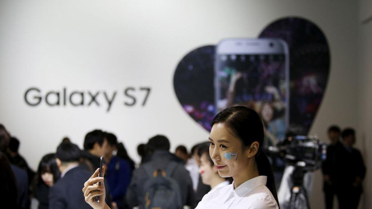 To halt smartphone slide, Samsung rewrites playbook - and it worked