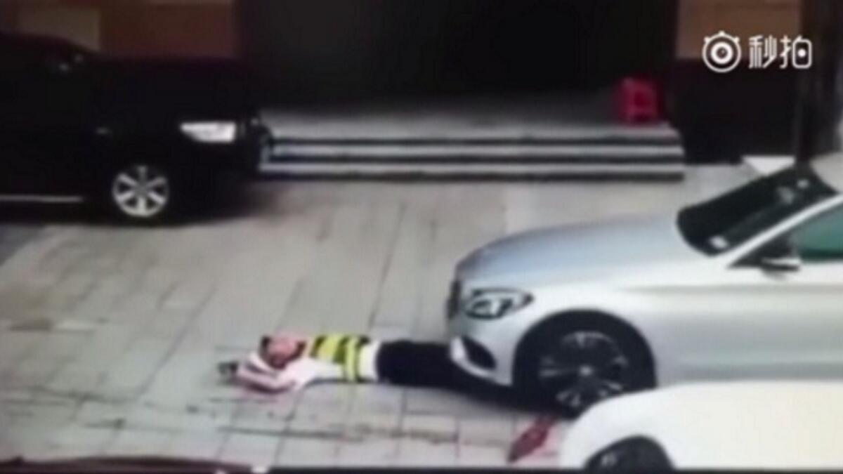 Video: Man drives over security guard for parking slot