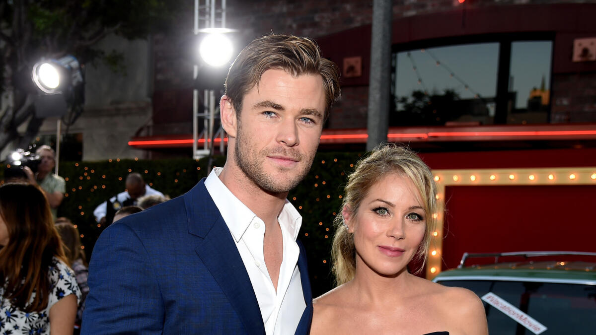 Chris Hemsworth wraps up Ghostbusters