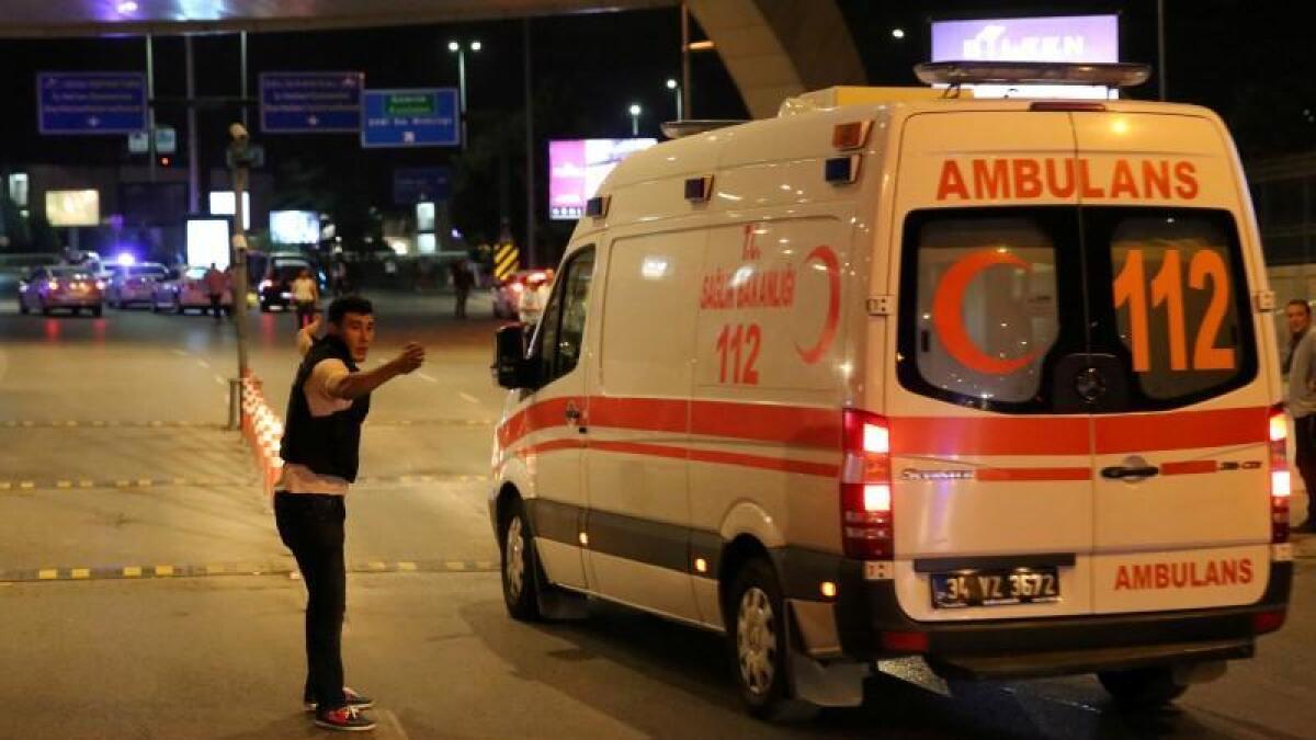 Van carrying migrants crashes in Turkey; 10 killed