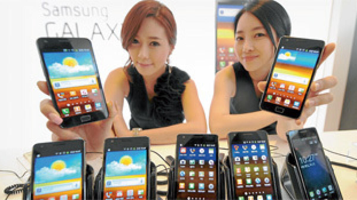 Smartphones now a majority of mobile sales, survey finds