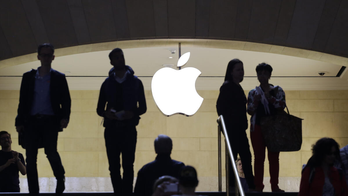 Launch of Dubai Apple Store delayed