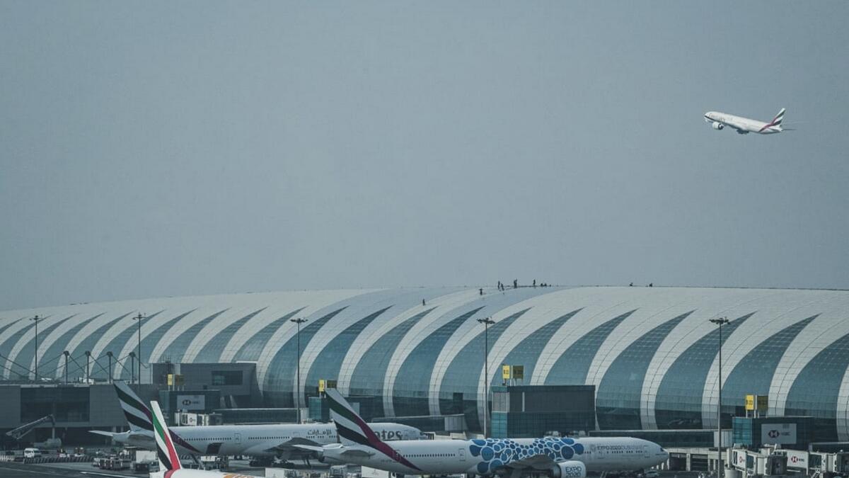 Combating coronavirus, covid19, UAE, allows, opening of airports, limited flights
