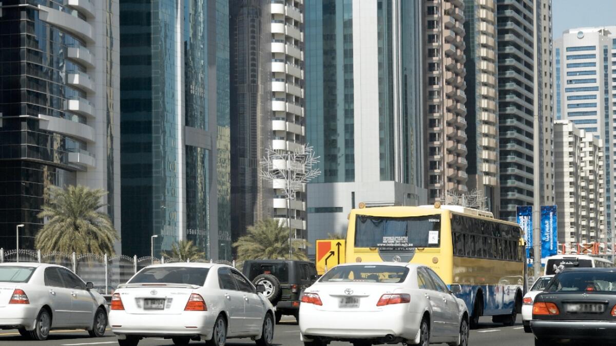 moving traffic , UAE traffic, Dubai, Sharjah 