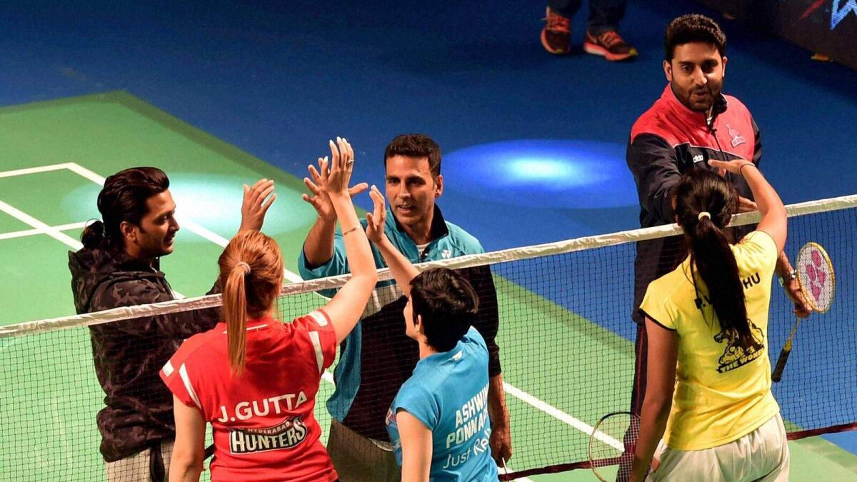Akshay Kumar, Abhishek Bachchan entertain badminton fans