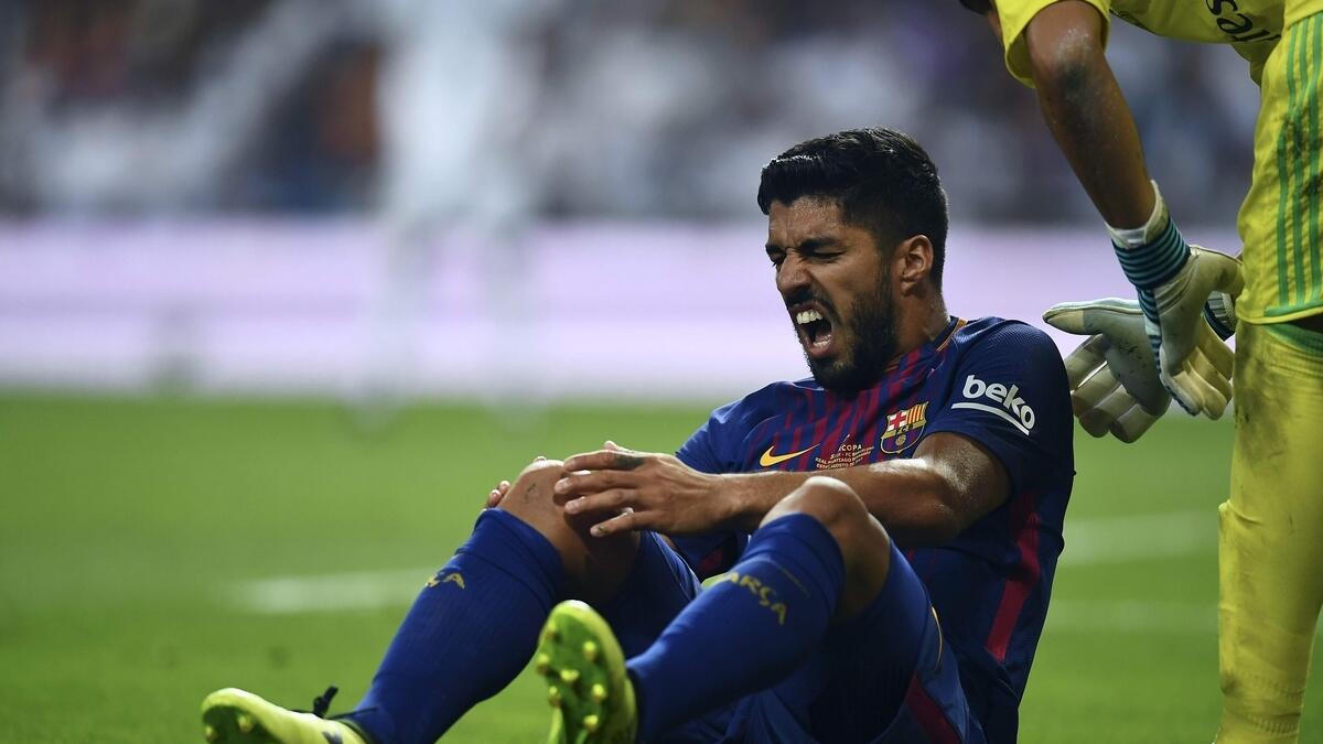 Big blow to Barcelona as Suarez out for 4 weeks with right knee injury