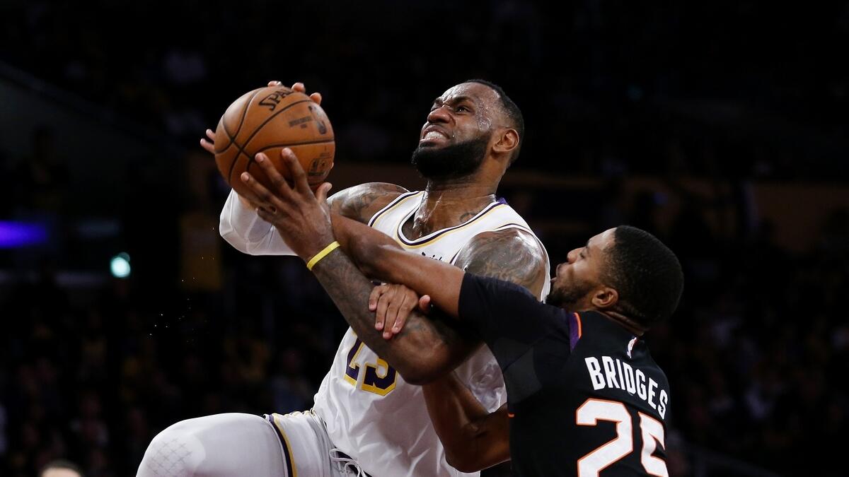 James posts triple double as Lakers win