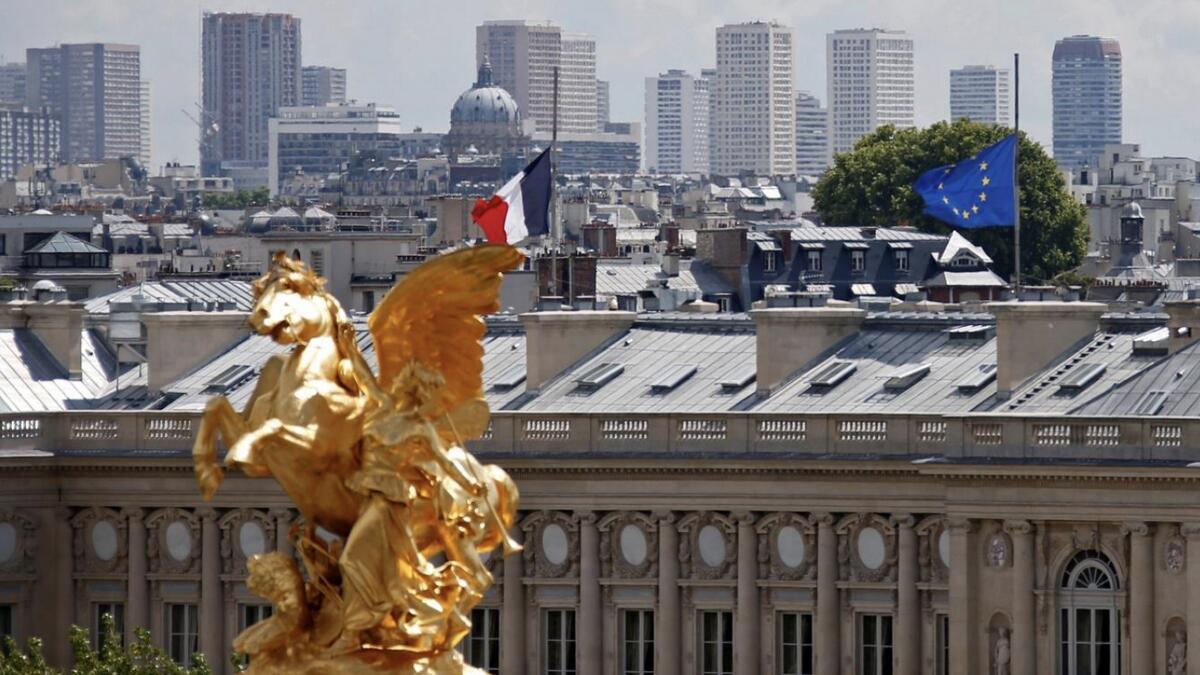 France restricts travel by diplomats to Iran