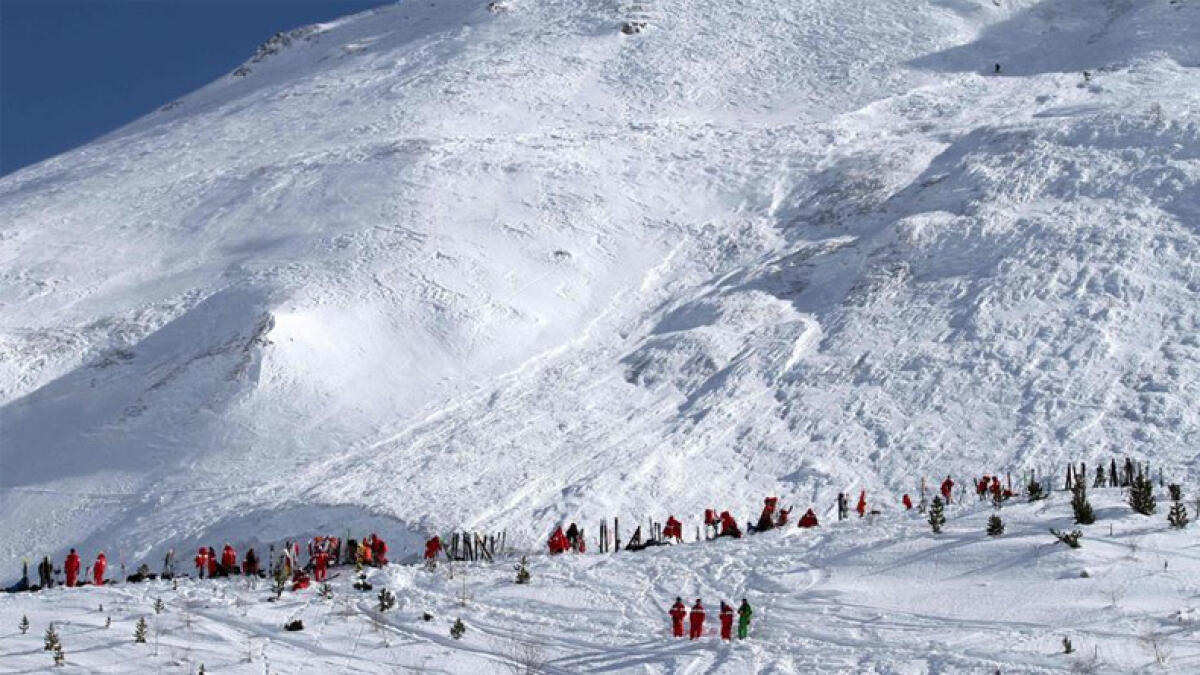 8 students feared dead in Japan avalanche