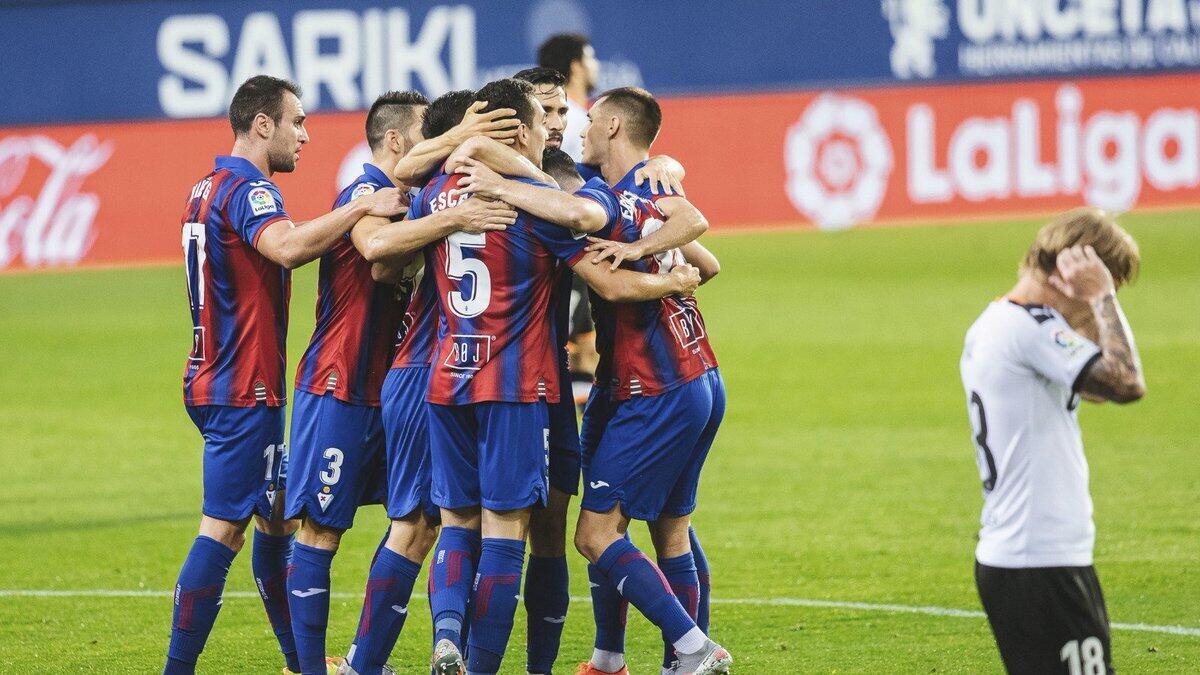 Eibar players celebrate after defeating Valencia on Thursday. - Twitter
