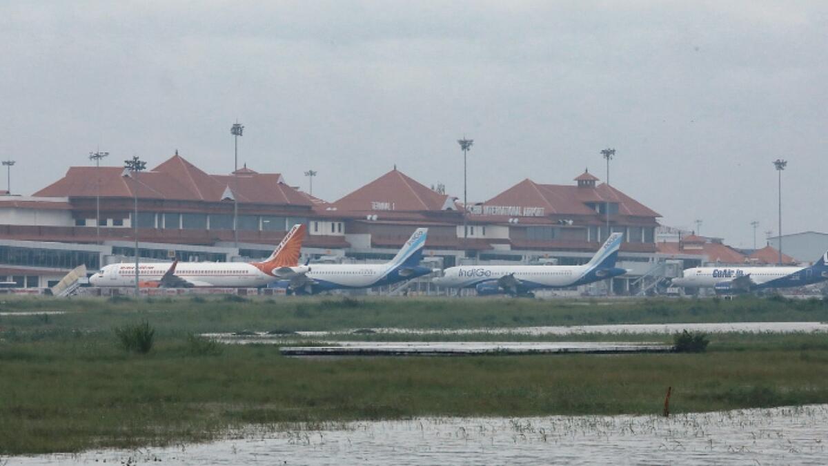 Kochi airport, Rain, UAE, flight