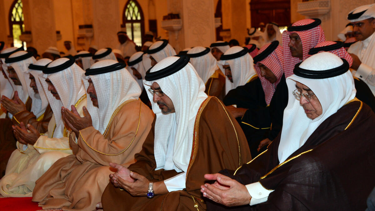 Bahrain Deputy King performs funeral prayers for martyrs of Yemen operation