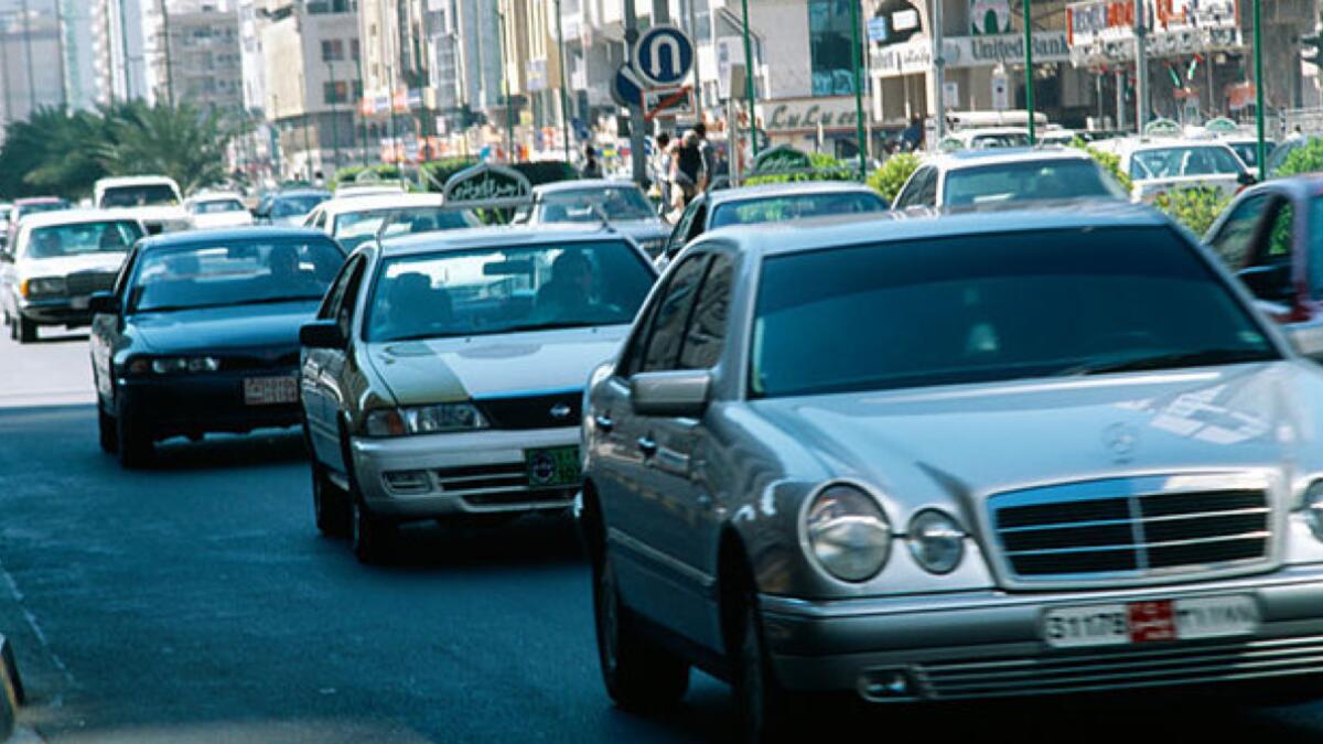 Abu Dhabi road blocked after accident, expect delays