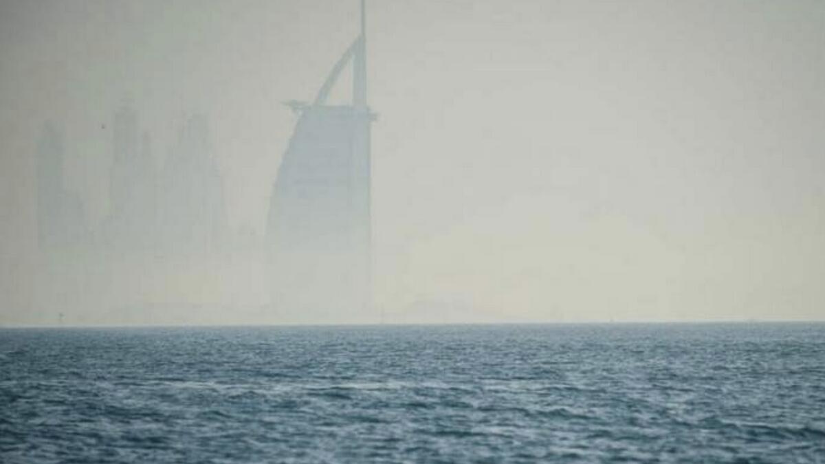 Fog wraps parts of UAE, visibility less than 1,000m