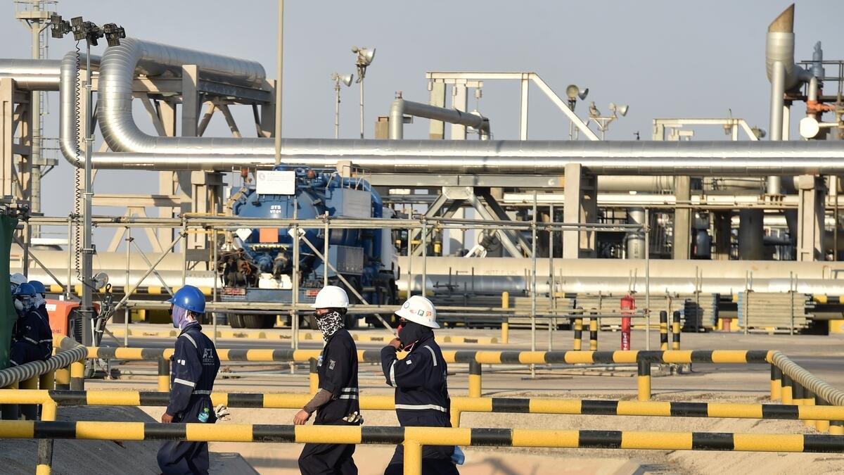 Oil dips on weaker Chinese demand, traders await OPEC+ cuts