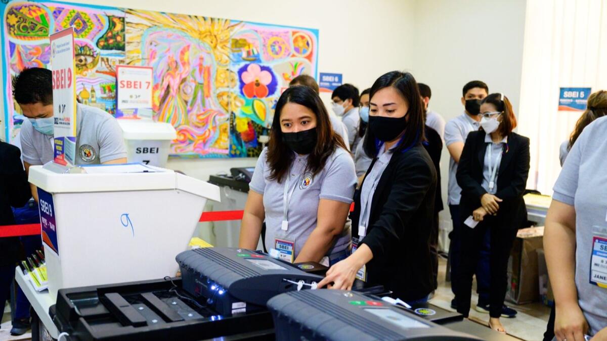 Volunteers and poll observers at the Philippines Consulate in Dubai. Photo by Neeraj Murali.