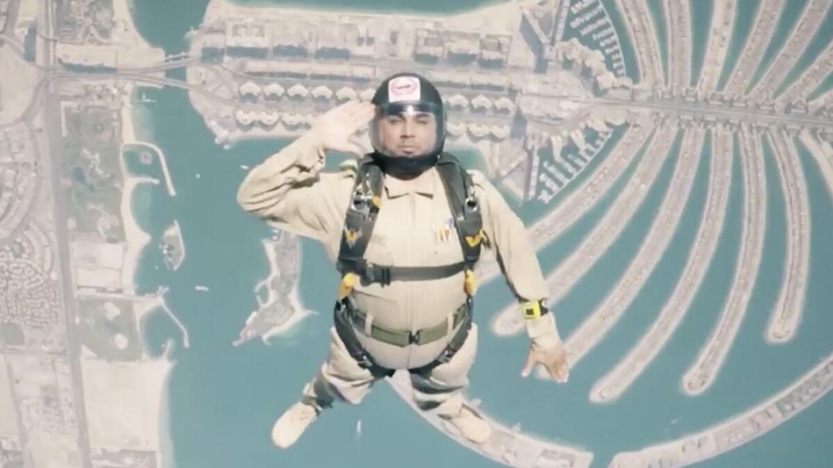 Video: Pulse-racing skydiving stunt by Dubai Police officials