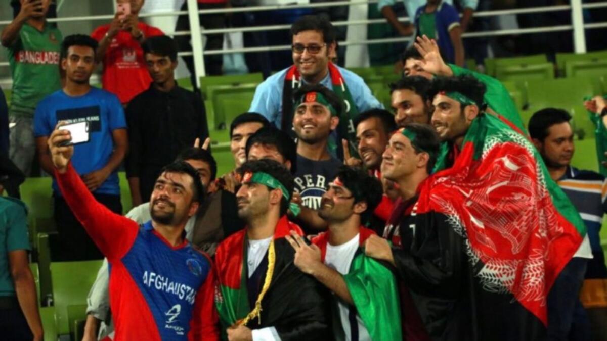 Afghan leg-spinner Rashid Khan takes a selfie with fans. (Twitter)