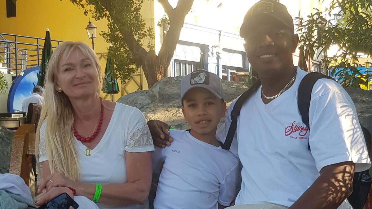 Fanka tenisa pojechała z wnukiem z Polski do Dubaju, aby kibicować Ice Świdek – Aktualności