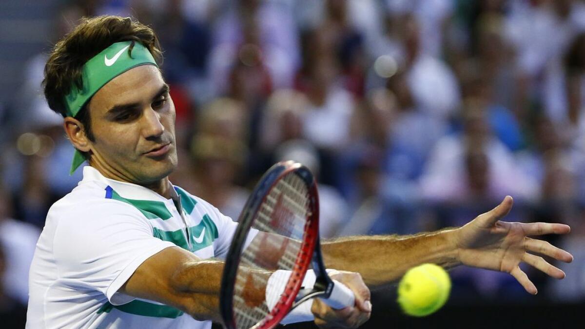 Federer out of Dubai tennis event after knee surgery