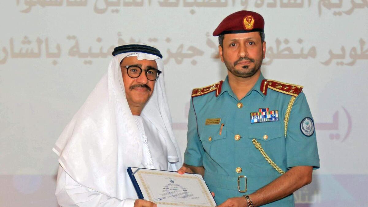 Sharjah Police honour retired officials