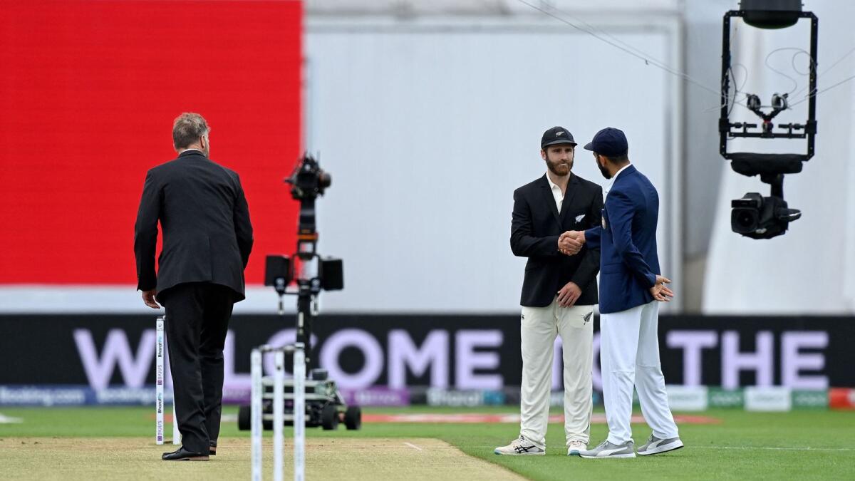 New Zealand's captain Kane Williamson (centre) shakes hands with India's Virat Kohli after the toss on the second day of the ICC World Test Championship Final between New Zealand and India at the Ageas Bowl in Southampton. — AFP