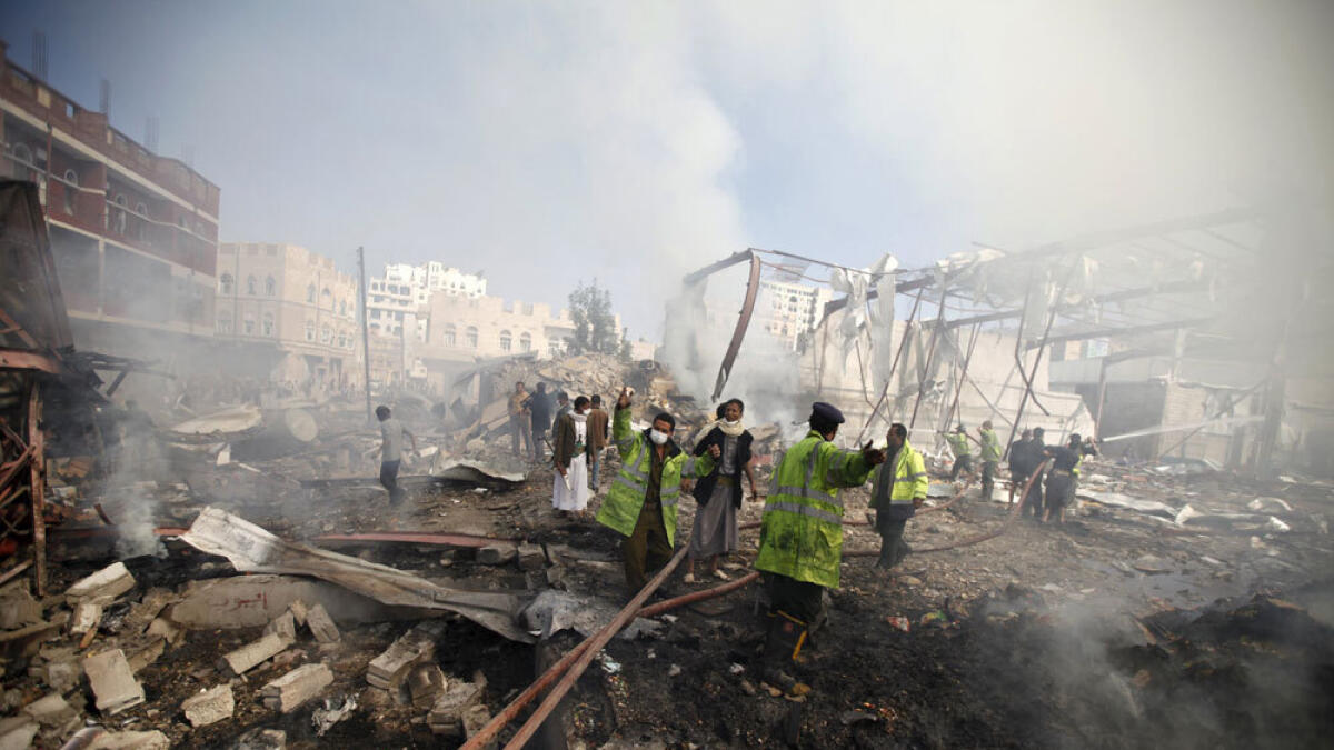 Militants storm supermarket in Yemens Aden