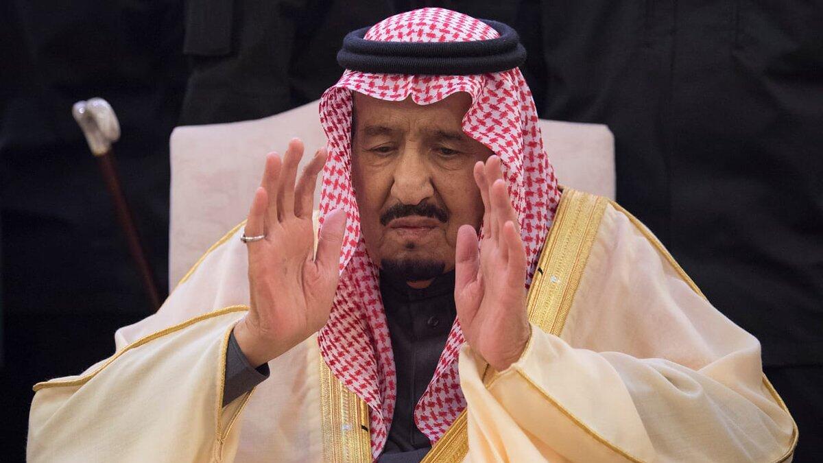 Photos: Saudi King Salman leads brother Prince Talals funeral prayers