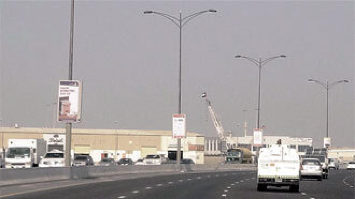 Speed limits and lanes on Khalifa bin Zayed Road