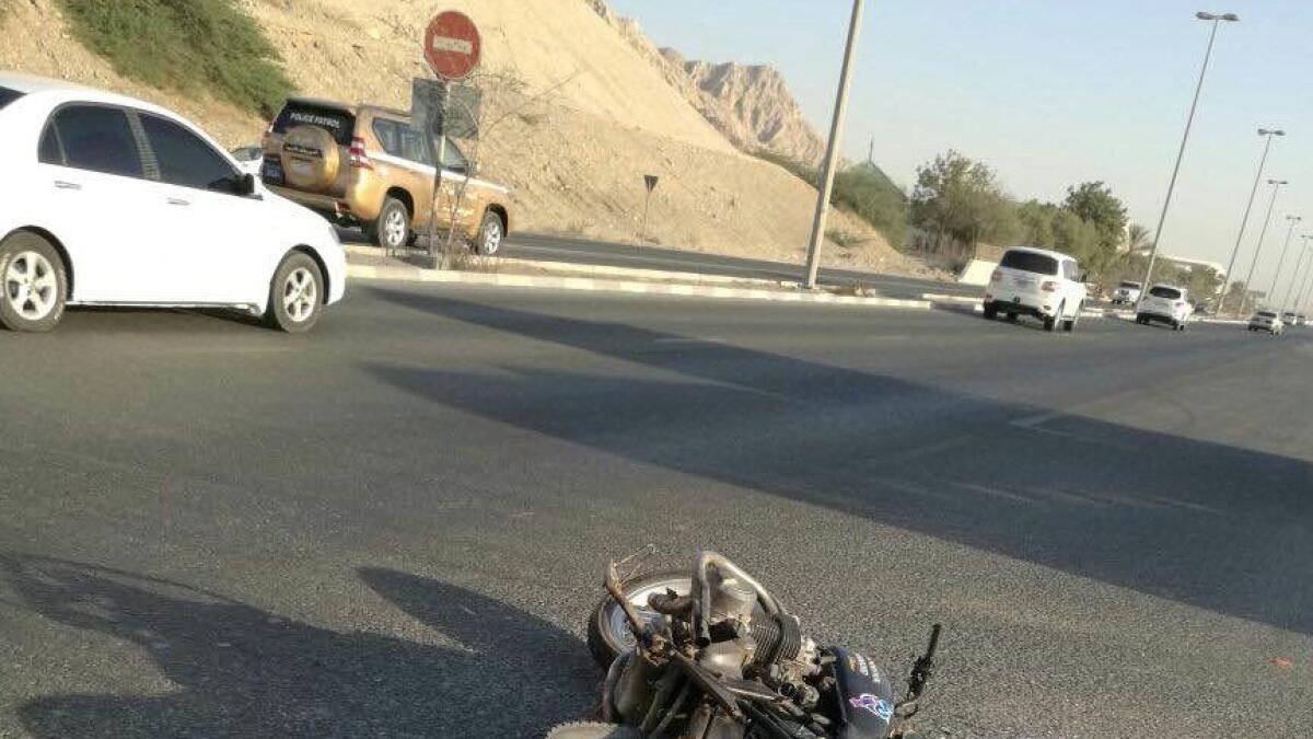 Emirati youth dies on spot in bike-bus collision