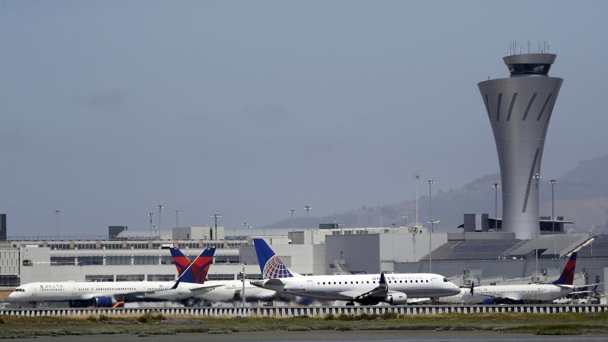 Abort! Airliner nearly lands on other San Francisco planes 