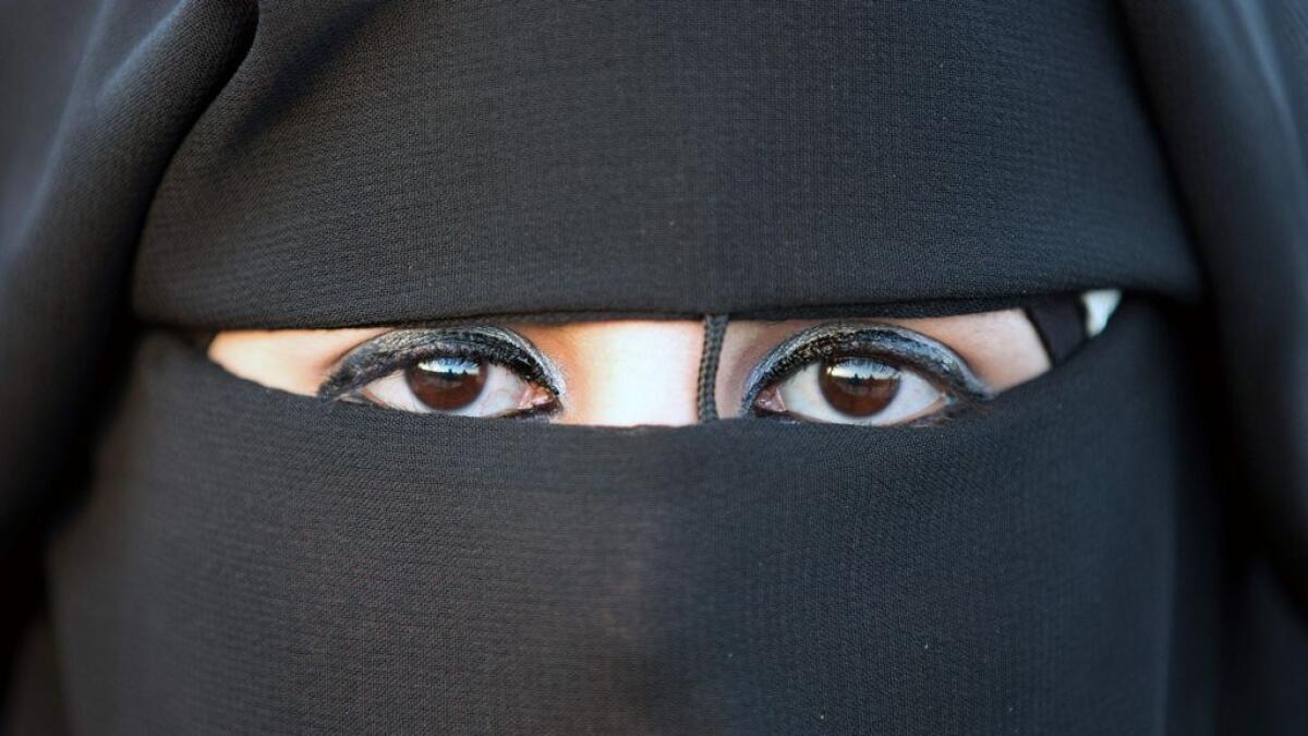German interior minister calls for partial burqa ban 