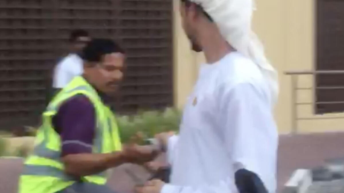 Police probe men caught giving away cash to strangers in Dubai
