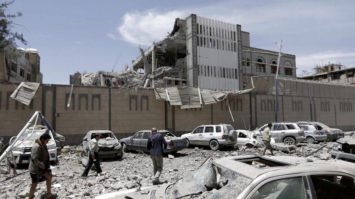 Jets strike presidential palace in Yemeni capital 