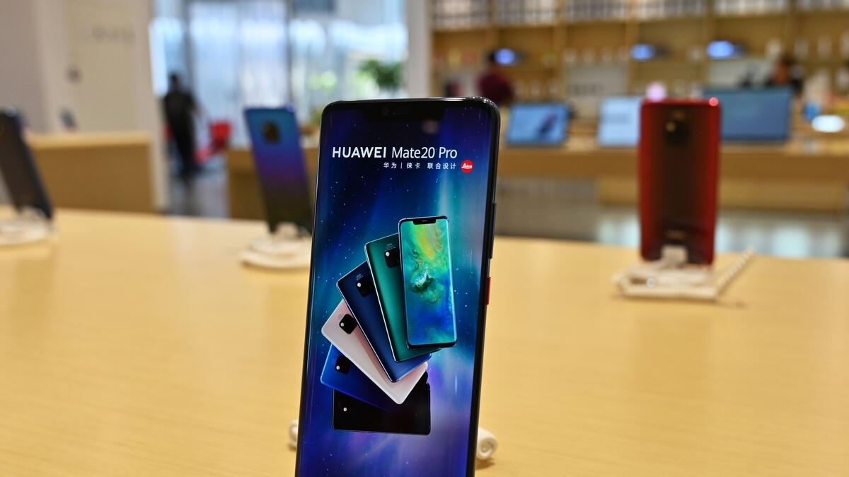 Du to continue servicing Huawei units