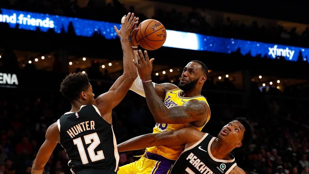 NBA: Brilliant James scripts Lakers easy win