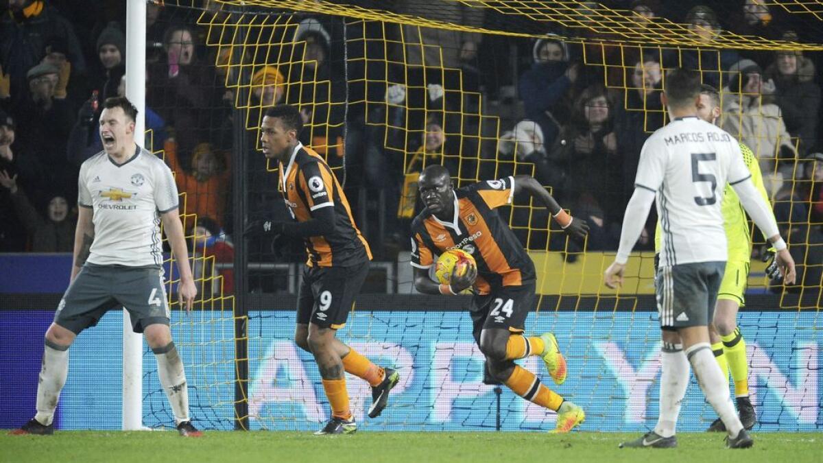 United survive Hull scare to reach League Cup final