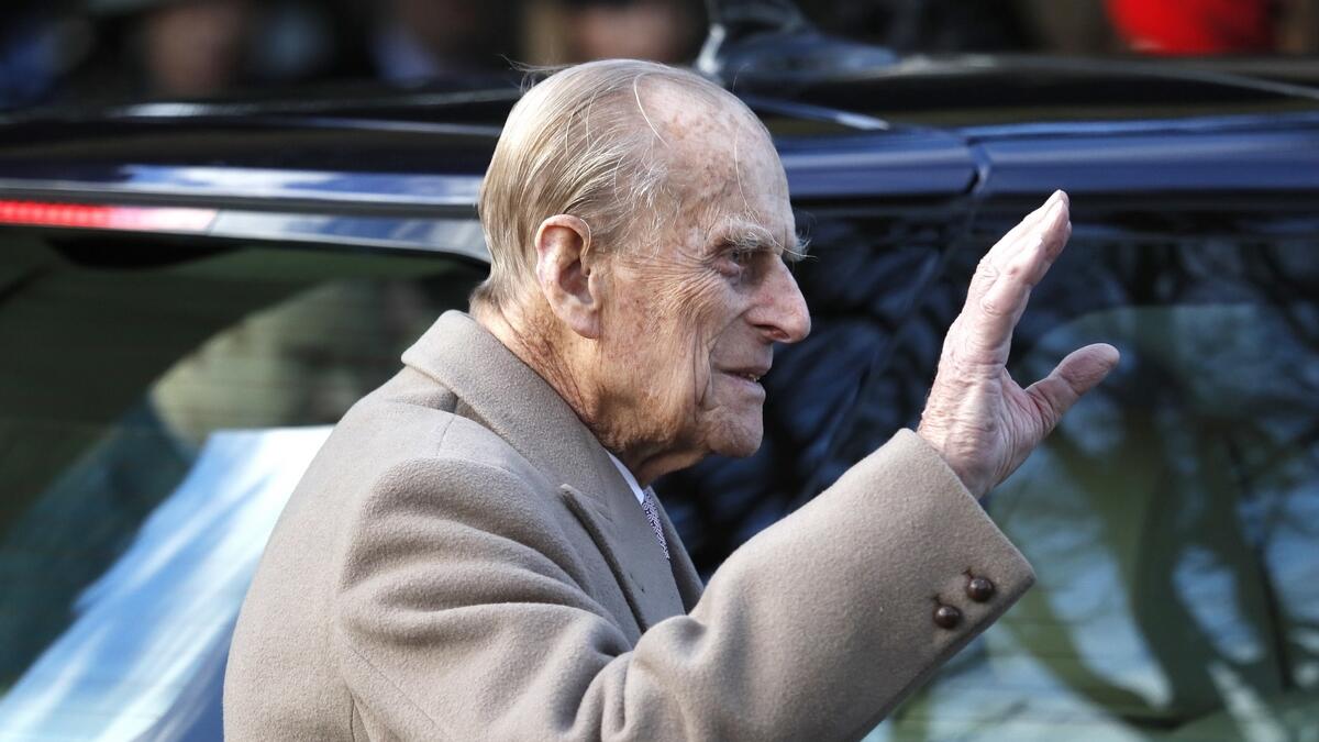 Prince Philip warned by police over seat belt, two days after crash 