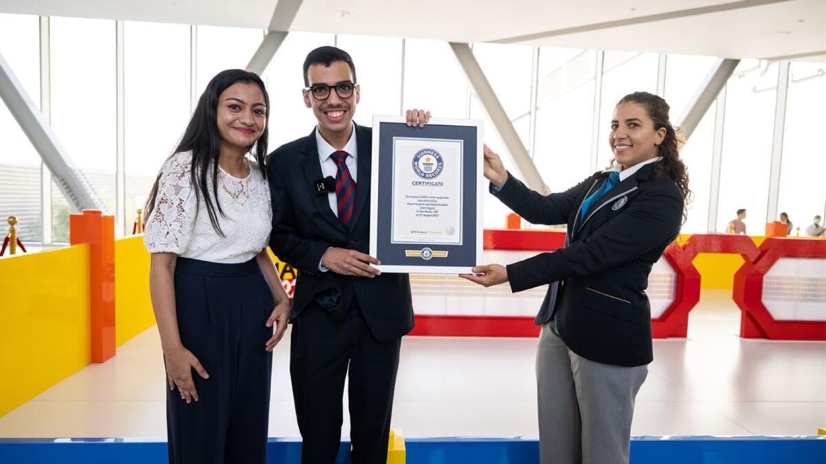 Zeyad Ibrahim (C) and his sister Selma (L) receiving their certificate.